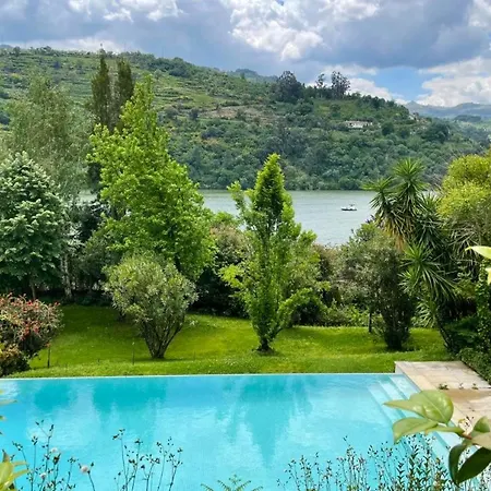 Welcoming House: Retreat With Shared Pool