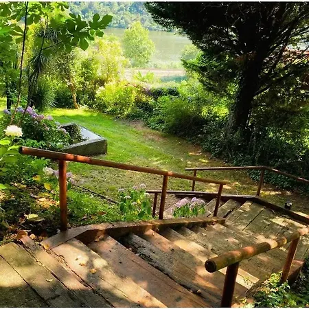 Welcoming House: Retreat With Shared Pool