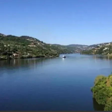 Welcoming House: Retreat With Shared Pool Santa Cruz do Douro